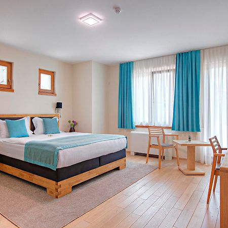 โฮเทล อซิซา ซาราเยโว Hotel ภายนอก รูปภาพ