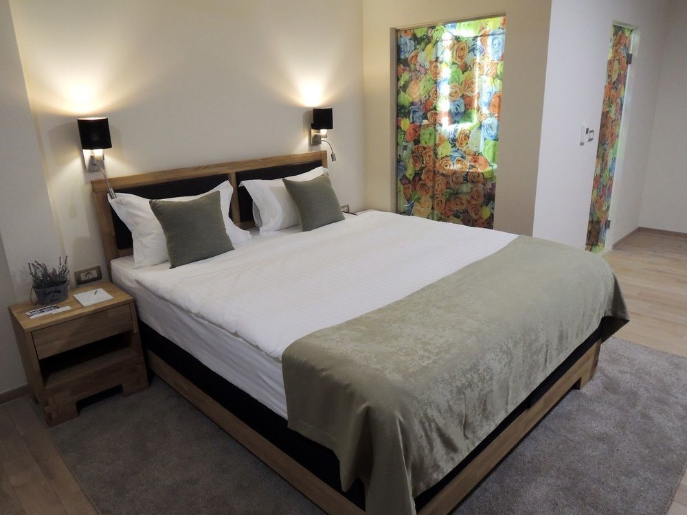 โฮเทล อซิซา ซาราเยโว Hotel ภายนอก รูปภาพ