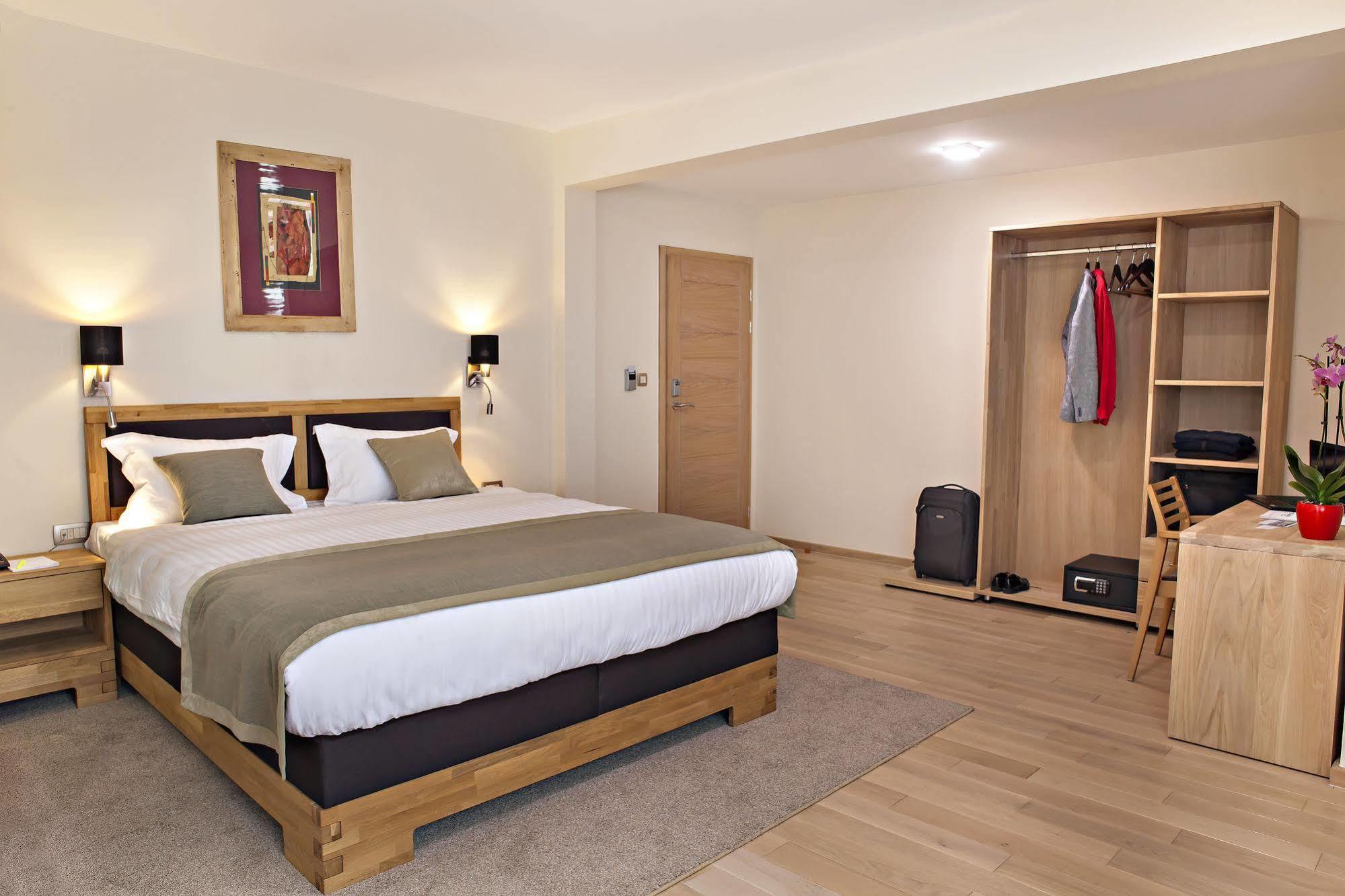 โฮเทล อซิซา ซาราเยโว Hotel ภายนอก รูปภาพ