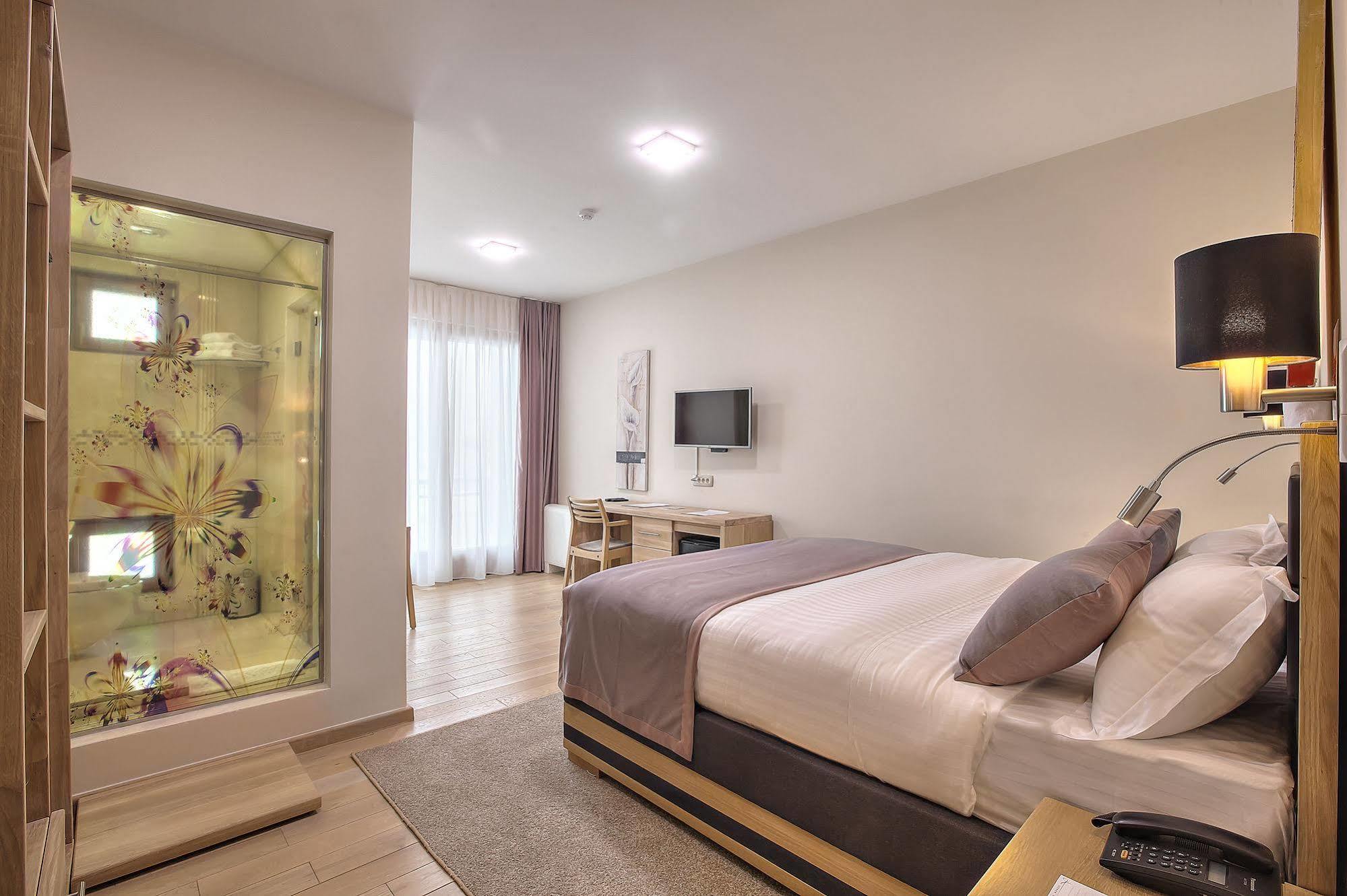 โฮเทล อซิซา ซาราเยโว Hotel ภายนอก รูปภาพ
